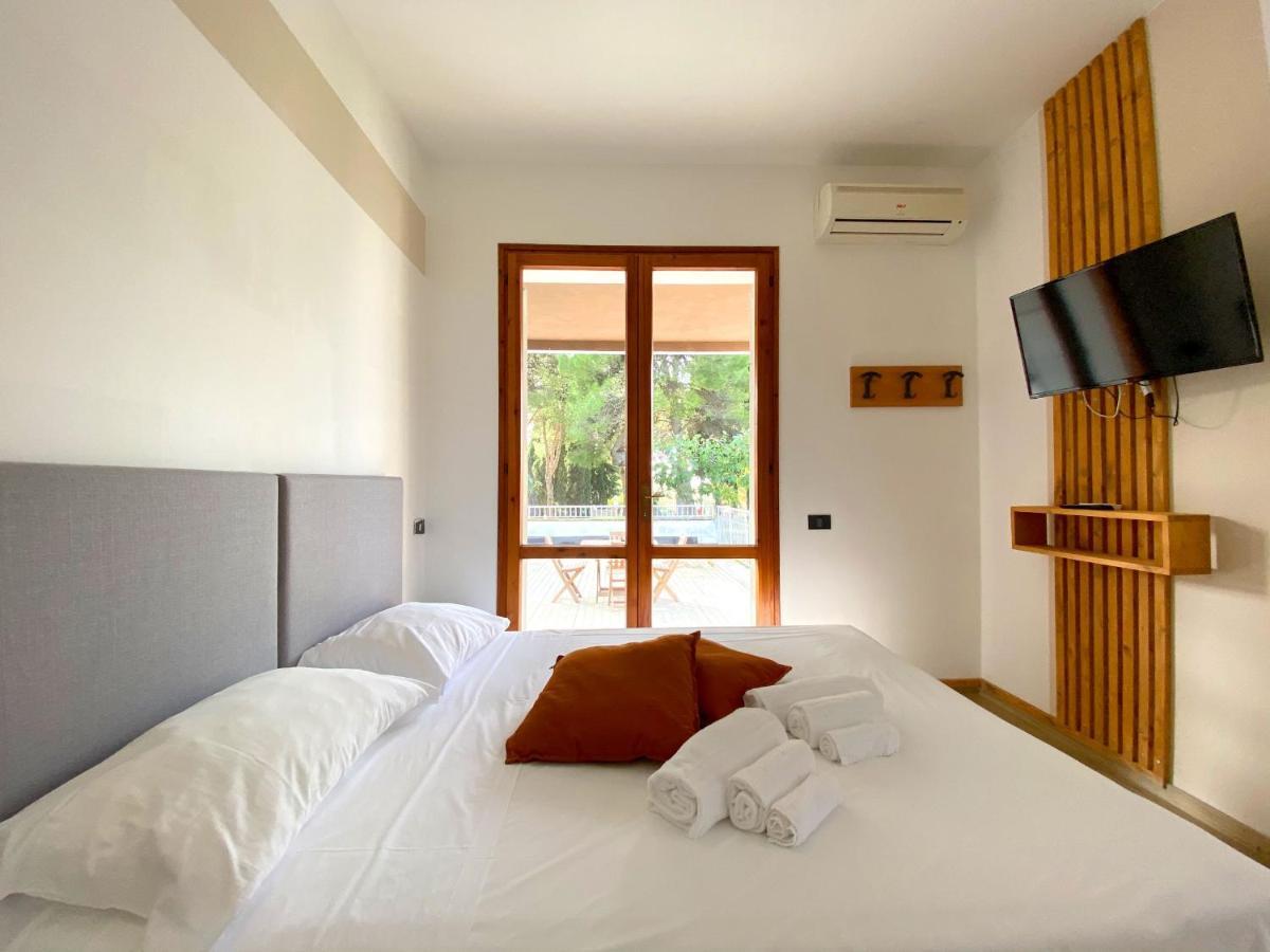 Camping Village Mar Y Sierra San Costanzo Eksteriør billede