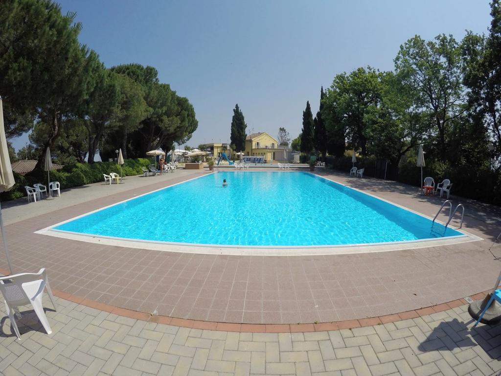 Camping Village Mar Y Sierra San Costanzo Eksteriør billede