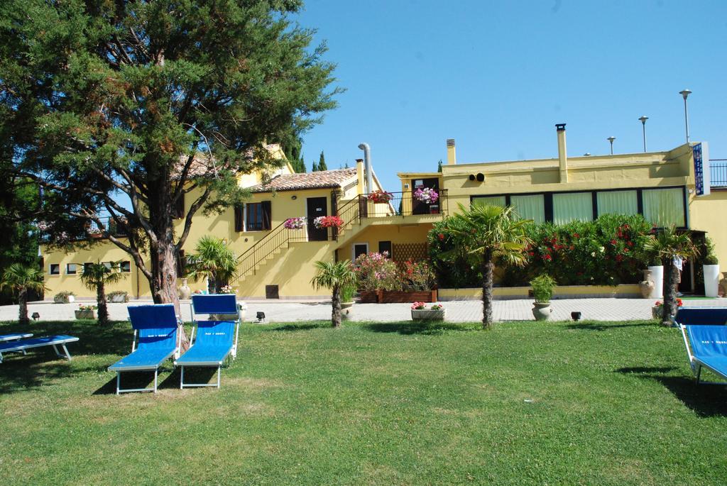 Camping Village Mar Y Sierra San Costanzo Eksteriør billede